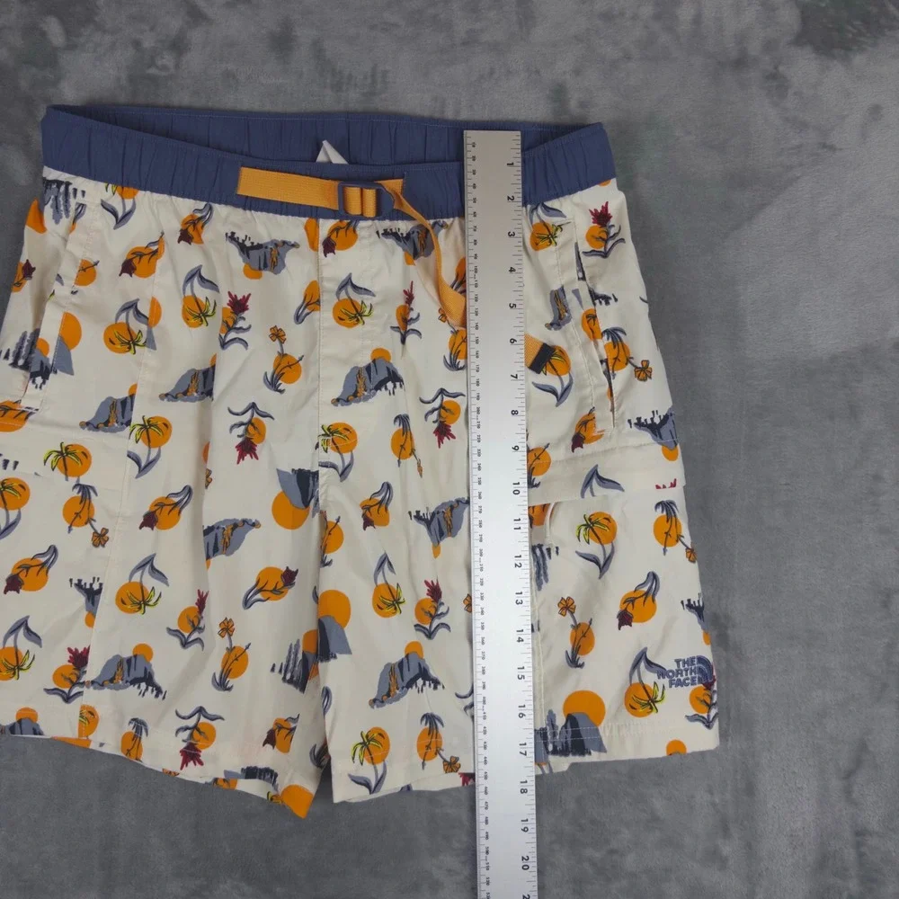 The North Face Class V Belted Shorts Mens M Cream Graphic Print Hiking Outdoor